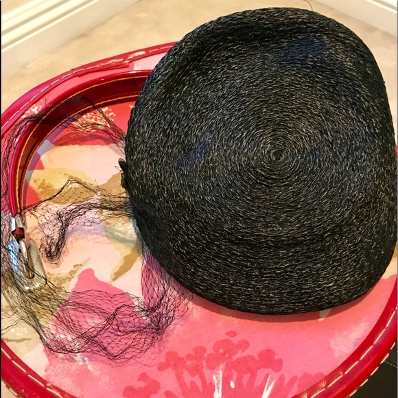 Simple yet elegant hat - Picture 4 of 7